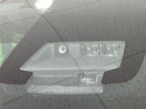 【トヨタセーフティセンス】走行中に前方の車両等を認識し、衝突しそうな時は警報とブレーキで衝突回避と被害軽減をアシスト。より安全にドライブをお楽しみいただけます。