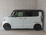 オプションになりますが、ボディーコーティングもご用意しております。新車の輝きに近づき、洗車などのお手入れも楽になりますよ。