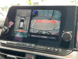 まるで真上から見ているような、視認性の良いアラウンドビューモニターです。駐車が苦手な方でもこれでらくらく駐車できますよ。