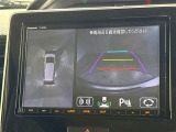 【全方位モニター】クルマを真上から見下ろした視点で駐車をサポートします!死角からの障害物にいち早く気が付くことができます。