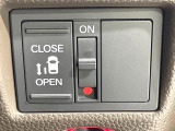 【パワースライドドア】スマートキーや運転席のスイッチでスライドドアの開閉が可能♪電動だから力を入れてドアを開ける必要が無く、小さいお子様でも、重い荷物を持っている時もラクに開け閉めできます♪