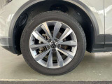 215/55R17タイヤにStyleDesignPackage専用アルミホイールを装着。