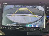 駐車時の安全確認をサポートするバックカメラも使用できます。インターナビで様々な情報を得ることもできます。