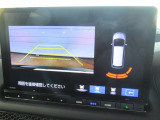【リアカメラ】リバースに入れるだけで後方の映像が映ります。安全確認や、狭い駐車場での車庫入れ、雨の日や夜間など視界の悪い時に便利です。安全にバックする為には欠かせない装備です。