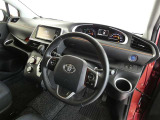 視界も広々で見晴らしの良い運転しやすいコックピットです。