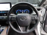 運転席にお座りになった際のイメージです。視界やシートの座り心地にポジション、各装備へのアクセスのしやすさ等、実際に触れてお確かめください。