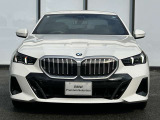 BMWを熟知したメカニックによる、360度の納車前点検。ドイツ本国と同様の教育・訓練を受けたメカニックが徹底的に点検、整備した後にお客様にお引渡しします。