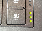 【シートヒーター&ベンチレーション】夏場は涼しい風でお尻や背中の熱やムレを防ぎ、冬はエアコンよりも早く温まってポカポカに!季節を問わず快適に過ごせます。