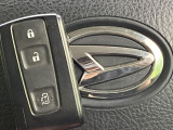 【キーレス】少し離れた場所からでもボタン一つでドアの開錠・施錠ができるのでとっても便利!ドアの鍵穴周りに傷をつけることもありません♪
