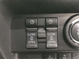 スマートキーや運転席のスイッチで後席両側スライドドアの開閉が可能♪電動だから力を入れてドアを開ける必要が無く、小さなお子様でも簡単に開け閉めでき快適です♪