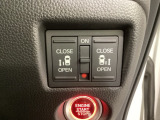 リアドアは乗り降りに便利な両側電動スライドドアです。また運転席に座っていながらスイッチ操作で自在にスライドドアを開け閉めできます。