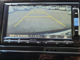 駐車時の安全確認をサポートするバックカメラも使用できます。インターナビで様々な情報を得ることもできます。