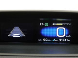 とっても見やすいメーターです。夜間時はラグジュアリーな気分にさせてくれる照明が魅力ですので、夜のドライブも楽しみになりますよ♪