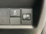 車がカーブの外側へ膨らんだり内側へ巻き込んだりする挙動を防止し安定した走行をサポートする横滑り防止装置付きです!