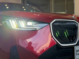 BMWの伝統の丸目4灯ヘッドライトでございます。LEDライトで視認性もよく明るく安全性の向上につながります。