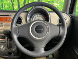 インテリアに合わせたデザインのステアリングは、運転される方のことも考え、運転しやすい形状、大きさです。是非一度、実際に触ってお確かめください。
