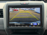 駐車時の安全確認をサポートするバックカメラも使用できます。インターナビで様々な情報を得ることもできます。