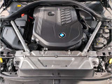 【BMWエンジン】革新的なガソリン・エンジン・テクノロジーによる高性能かつ高効率。レスポンスの良いパワーを発揮。常にスムーズな吸気を実現しアクセル開度にダイレクトに反応しドライビングを楽しく演出。