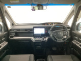 【前方視界】開放的な前方視界!運転がしやすく疲れにくいです♪窓が大きく、見通しがとっても良いおクルマですよ♪