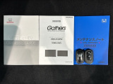 スマートキーは鍵をバッグに入れたままでもドアロックの開閉やエンジンのON・OFFができます。夜間や雨の日も鍵を探さなくて良いので便利です。