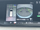 アラウンドビューモニターまるで車を真上から映したような映像で、前後左右の感覚が分かります♪車庫入れや駐車時に大活躍の機能です。