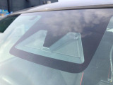 【スマートアシスト】走行中に前方の車両等を認識し、衝突しそうな時は警報とブレーキで衝突回避と被害軽減をアシスト。より安全にドライブをお楽しみいただけます。