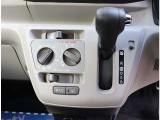 入庫時・販売時・納車前に、弊社基準の68項目に及ぶ点検整備を実施しております。