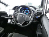 見通しのよいすっきりとした視界で、誰でも運転しやすいです。運転のしやすさは疲れにくさにも繋がりますよ♪