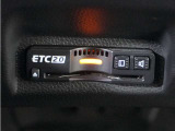 ◆ETC2.0装着◆進化したドライブ体験。料金収受システムだけだったETCが生まれ変わって、高速道路を賢く使うETC2.0に進化しました。多彩な情報サービスが便利で快適なドライブ体験を提供します。