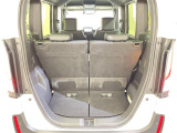 【トランク】積み込みやすくて、たっぷり積める荷室です。シートアレンジできるものは、乗車人数と荷物の量や大きさによってシートを動かすことができるので、より快適なドライブが可能です!