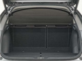 大口なテールゲートは活用の幅を広げてくれます!幅広、低い床面で大きな荷物の出し入れが簡単になります!日々のショッピング、レジャー等、生活を一段上のものにしてくれます!