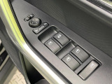 【電動格納ミラー】サイドミラーは電動格納式となっており、狭い駐車場でもキズがつくリスクを抑えられます。