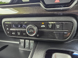 車内環境を自動でコントロールするフルオートエアコン。長距離ドライブも快適です。