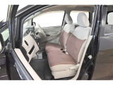 運転席・助手席周りです。軽自動車ならではの空間となっております。