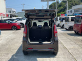 開口幅広く荷物の出し入れ楽です。