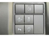トラクションコントロールとは、すべりやすい路面での発進時や加速時にタイヤの空転を抑え、駆動力確保に貢献する機能です。詳細は販売店スタッフまでおたずねください。