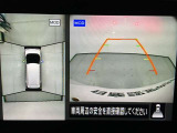 【アラウンドビューモニター】まるでクルマを真上から見ているようなアラウンドビューモニターで運転をサポート。運転席から見えにくい車の四隅や後方もモニターでしっかり見えます。