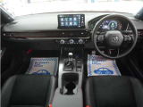 とても握りやすいステアリング!運転手の気持ちがそのまま伝わるかのような反応をしてくれます!小物入れや各ボタンの配置にこだわり、とても使いやすいです !視認性も良好なのでロングドライブもお任せ下さい!