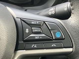 ハンドルの右側にはプロパイロットのスイッチが装備されています。高速道路で前車に追従クルーズ(アクセル・ブレーキ・ハンドル制御)ができて運転の疲れを軽減します。