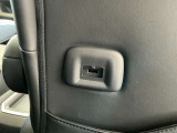 USB電源ソケット〈セカンド・サード各2個〉が付いています。
