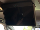 【フリップダウンモニター】大画面モニターで後席でもエンタメをお楽しみいただけます。小さなお子様にも大人気の装備です♪