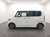 プライバシーガラスが装備されています。外を見る時は気にならず、後方車両からは、車内は見えにくい設計です。