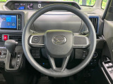 インテリアに合わせたデザインのステアリングは、運転される方のことも考え、運転しやすい形状、大きさです。是非一度、実際に触ってお確かめください。