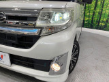 【LEDヘッドライト】悪天候や夜間走行時も良好な視界を確保し安心して運転できる高輝度LEDヘッドライトを装備!点灯速度が早く、消費電力も抑えられています。