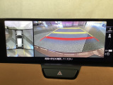 狭い場所での駐車やすれ違いなどでより的確な運転操作に役立つ360&deg;ビューモニターが装備されています。