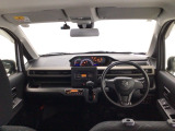 【前方視界】開放的な前方視界!運転がしやすく疲れにくいです♪窓が大きく、見通しがとっても良いおクルマですよ♪