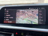 【純正ナビゲーション】BMWのナビゲーションは操作性も良く、詳細な地図情報と交通状況を見やすく表示し、快適なドライビングをサポートしながら目的地までナビゲートします。