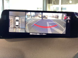 360&deg;ビューモニターでは前後左右4つのカメラ映像をさまざまな走行状況に応じて切り替えてセンターディスプレイに表示することで、駐車時や狭い道でのすれ違い時、見通しの悪い交差点進入時でも安心感を高めます