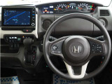 運転にかかわる様々な操作を安全に行えるように視点移動が少なく、操作性に配慮されたスイッチ類が凝縮されたコクピットです。