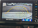 駐車時の安全確認をサポートするバックカメラも使用できます。インターナビで様々な情報を得ることもできます。